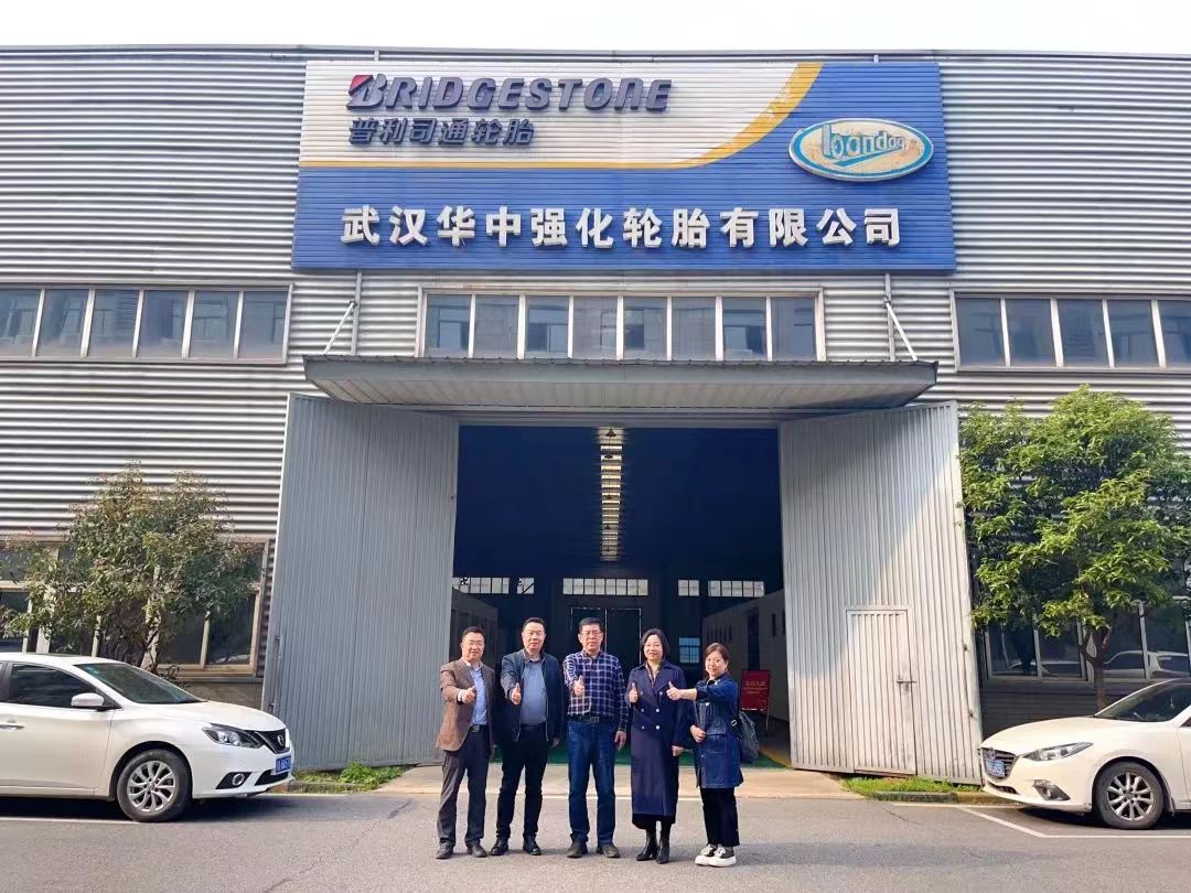 2023年3月31日，中国轮胎循环利用协会李卫东会长一行到武汉华中强化轮胎公司调研
